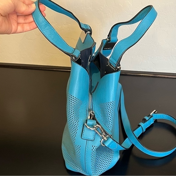 Vince Camuto Beatt blue Moon perforated leather satchel bag with strap EUC - Picture 3 of 16